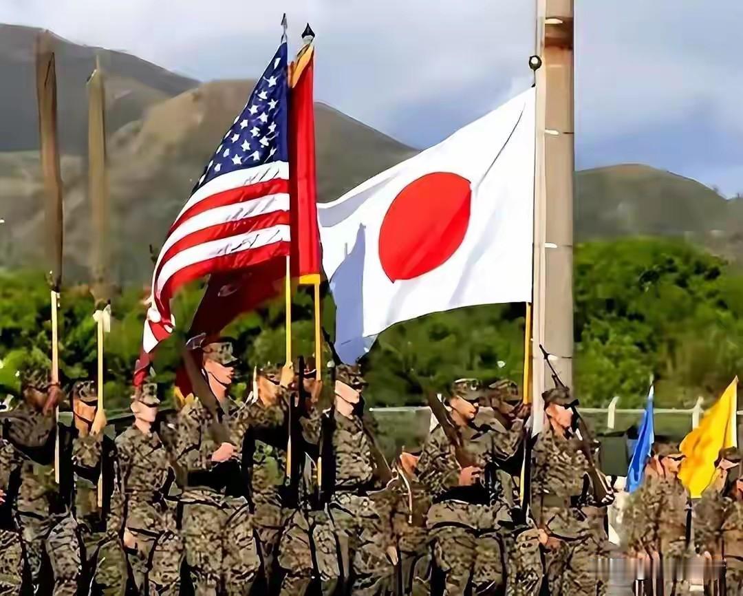 美军士兵冲绳街头肆意施暴，让小日子在美军面前低人一等的尴尬现实再现。
 
当地时