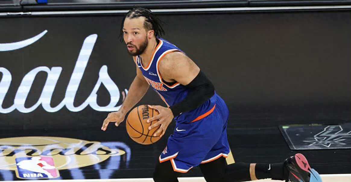 韦伯谈布伦森中投威力 北京时间6月7日，前NBA球员克里斯-韦伯在播客节目中谈到