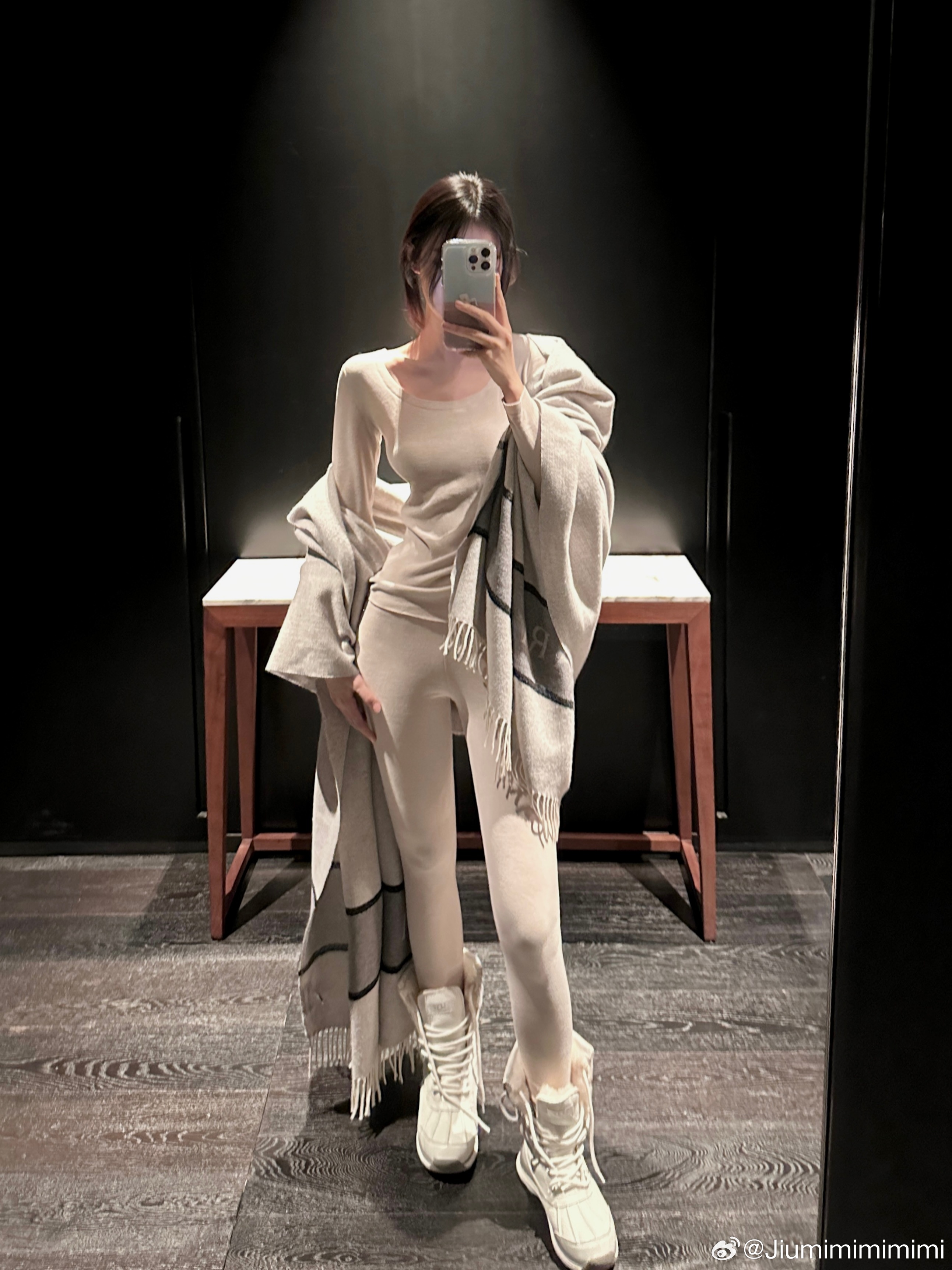 每个人都必须要有的保暖小套装抓绒磨毛质感的面料 不易起球 作为内搭 会经常和外套