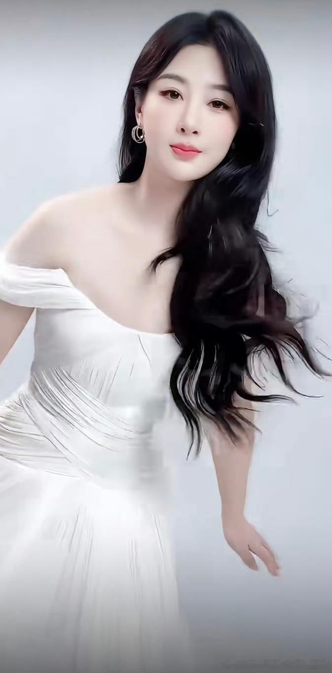 什么貂蝉西施王昭君，要我说，王者就得来小乔。乔妹紫妹都是妹。纯白花嫁速来cos！