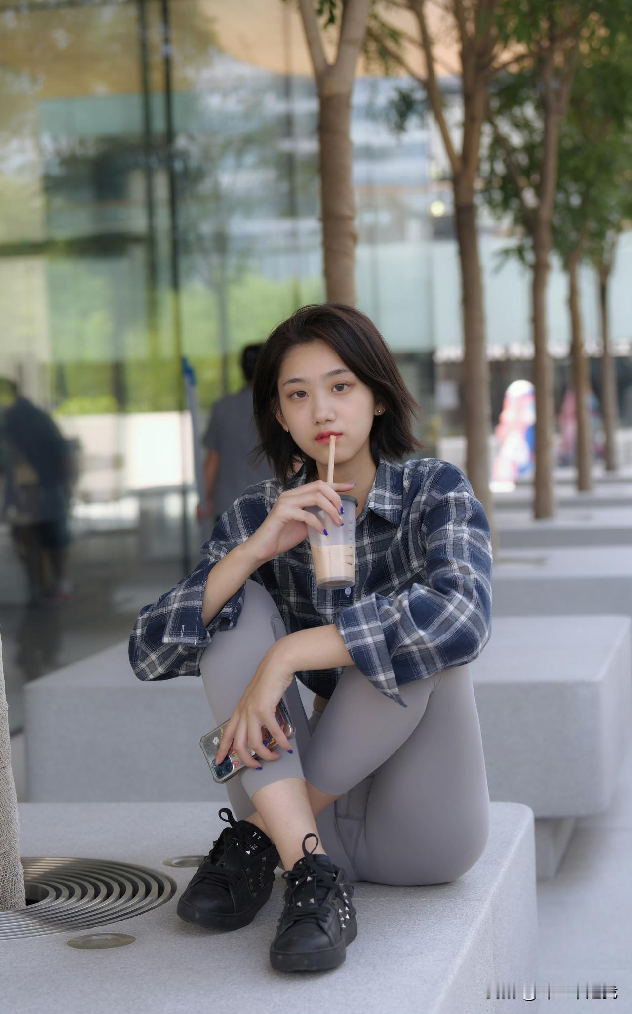 对于女人抽烟，我是非常排斥的，因为我自己就不抽烟。

对于一个不抽烟的人，不管是