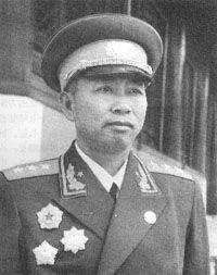 1949年，傅作义派代表邓宝珊与东野谈判，想以此为缓兵之计。林彪回道：“有什么可
