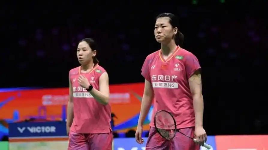 北京时间7月25日下午，刚刚结束了一场2026中国羽毛球公开赛女双半决赛，女双8