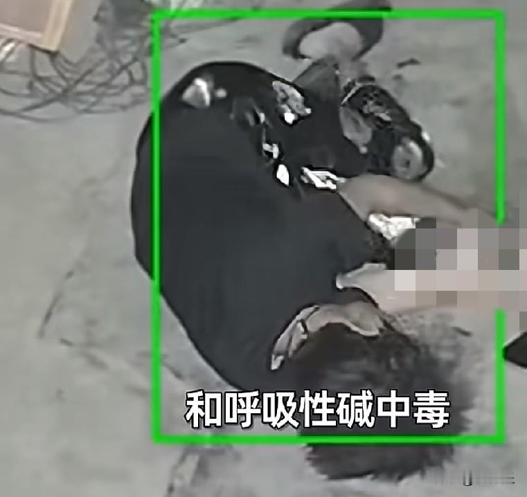 6月15日凌晨1点多，一17岁男孩在家中因缺钾和呼吸性碱中毒而晕倒，男孩用微弱的