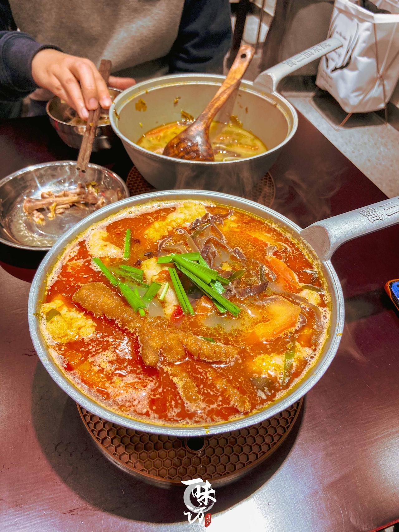 北京火热的米线品牌，怎么说火？开的比较多，喜欢吃或者喜欢尝试的食客比较多。突如其