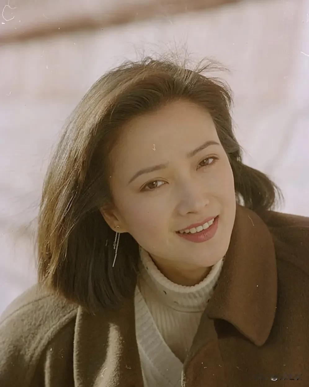 何晴仿佛就是从古典名著中走出，她诠释了什么叫做倾国倾城。

她让我们相信了完颜洪