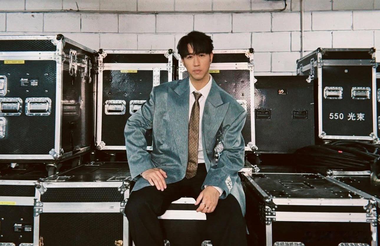 大埔宏福苑五級火｜馮允謙親回網民 向受災歌迷送自己絕版唱片.近日有網民在Thre