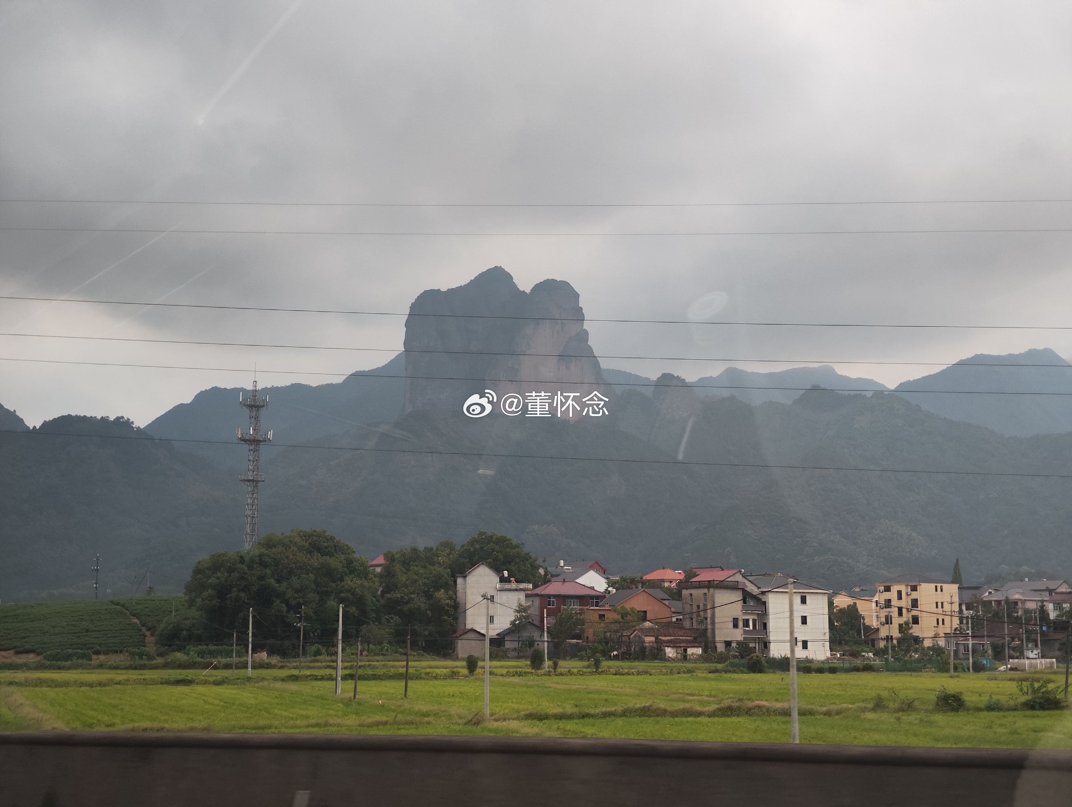 看哪座山都像江郎山[笑cry]  ​​​