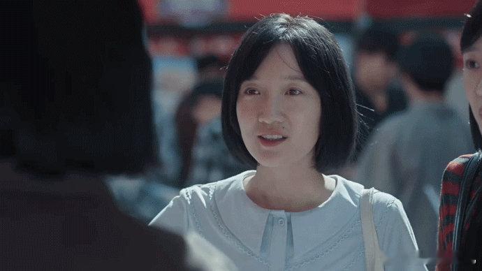 毕业时，我们面临人生抉择。城市与家乡，难以取舍。魏庭云选择回乡奉献，令人敬佩。她