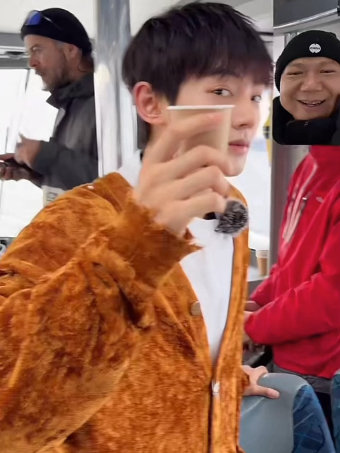 早C晚A，“C”位留给咖啡☕ 早八人的底气全在这杯里，每口都是开启活力的密匙。早