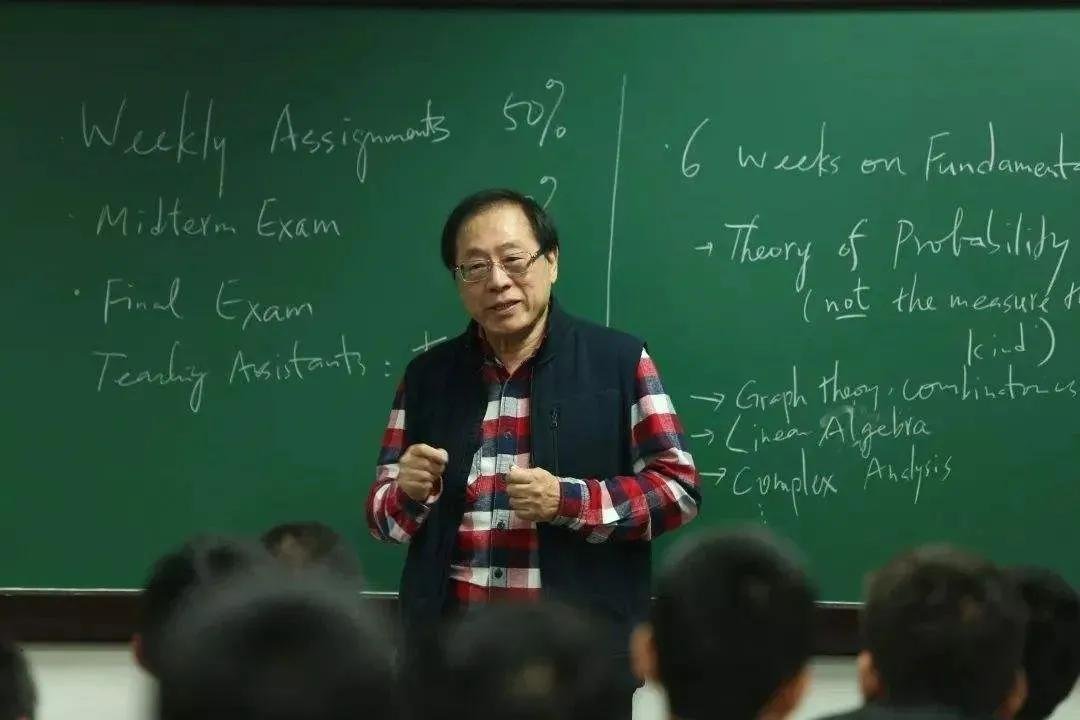 姚期智先生剪映1946年出生于上海，幼时随父母去台湾，后赴美留学获得哈佛大学物理