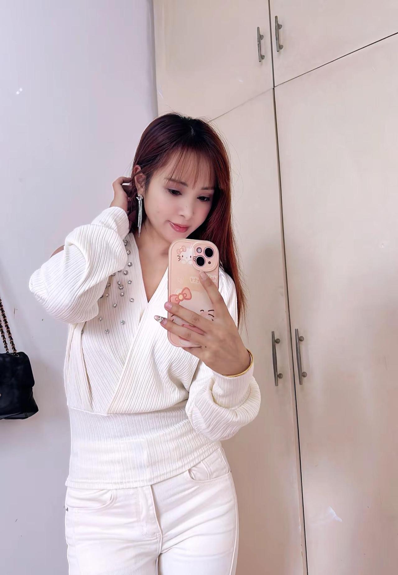 离婚证上的印章落下，不是故事的结局，而是我人生的重启键。婚姻里，我曾习惯以“妻子