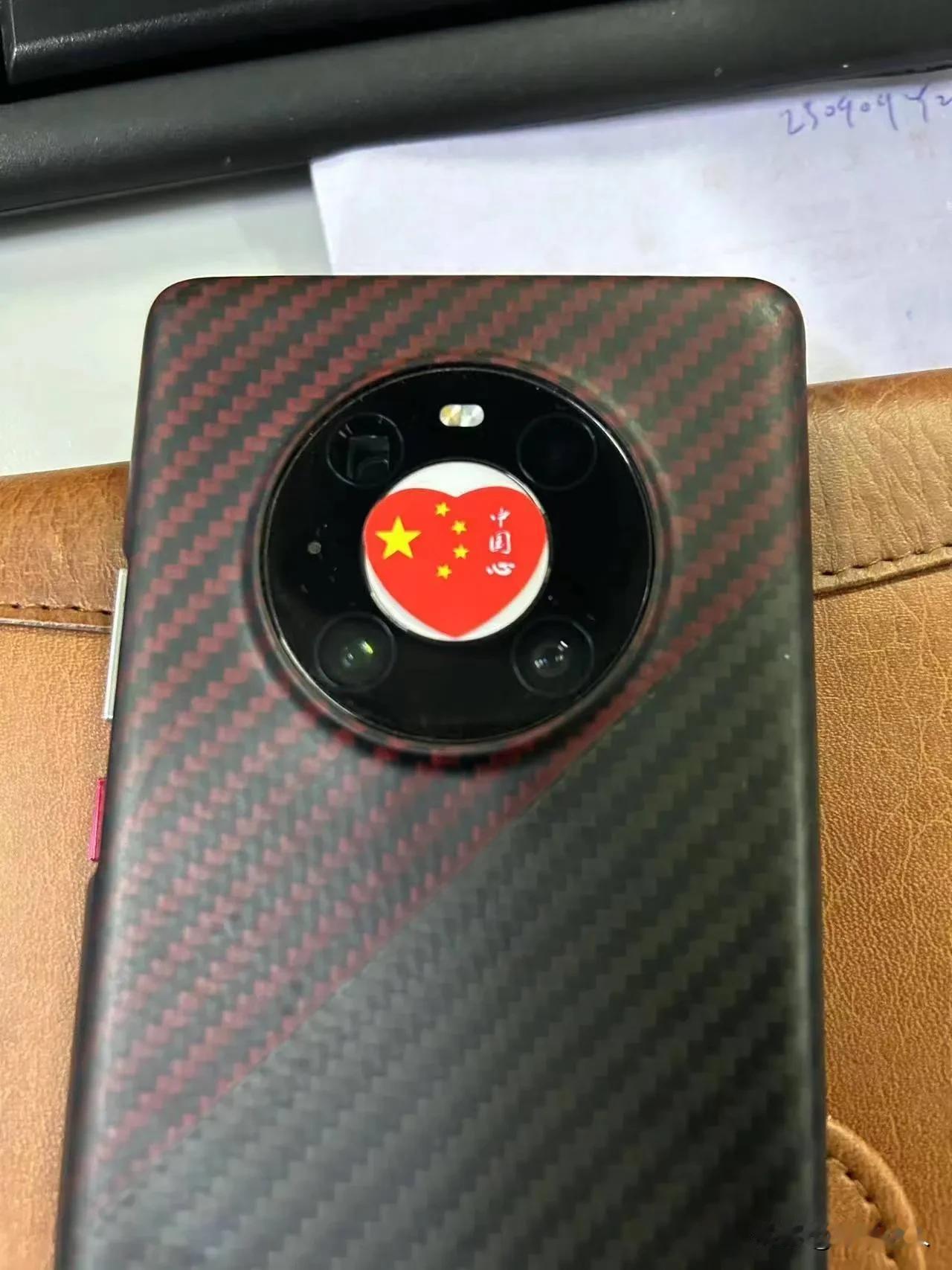 某友商的万元高端被华为和苹果壁的死死的[捂脸][捂脸][捂脸][捂脸]，销量甚至