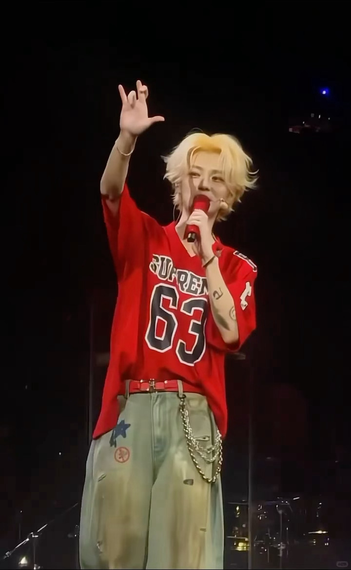 不被爱的时候你是鹿晗也得被打码想出这个词条的我看你脑子也是有点毛病吧 拿你鹿哥哥