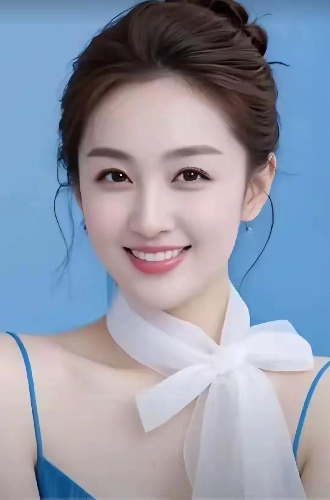 上联：良言一句三冬暖
下联：故人把盏话春风