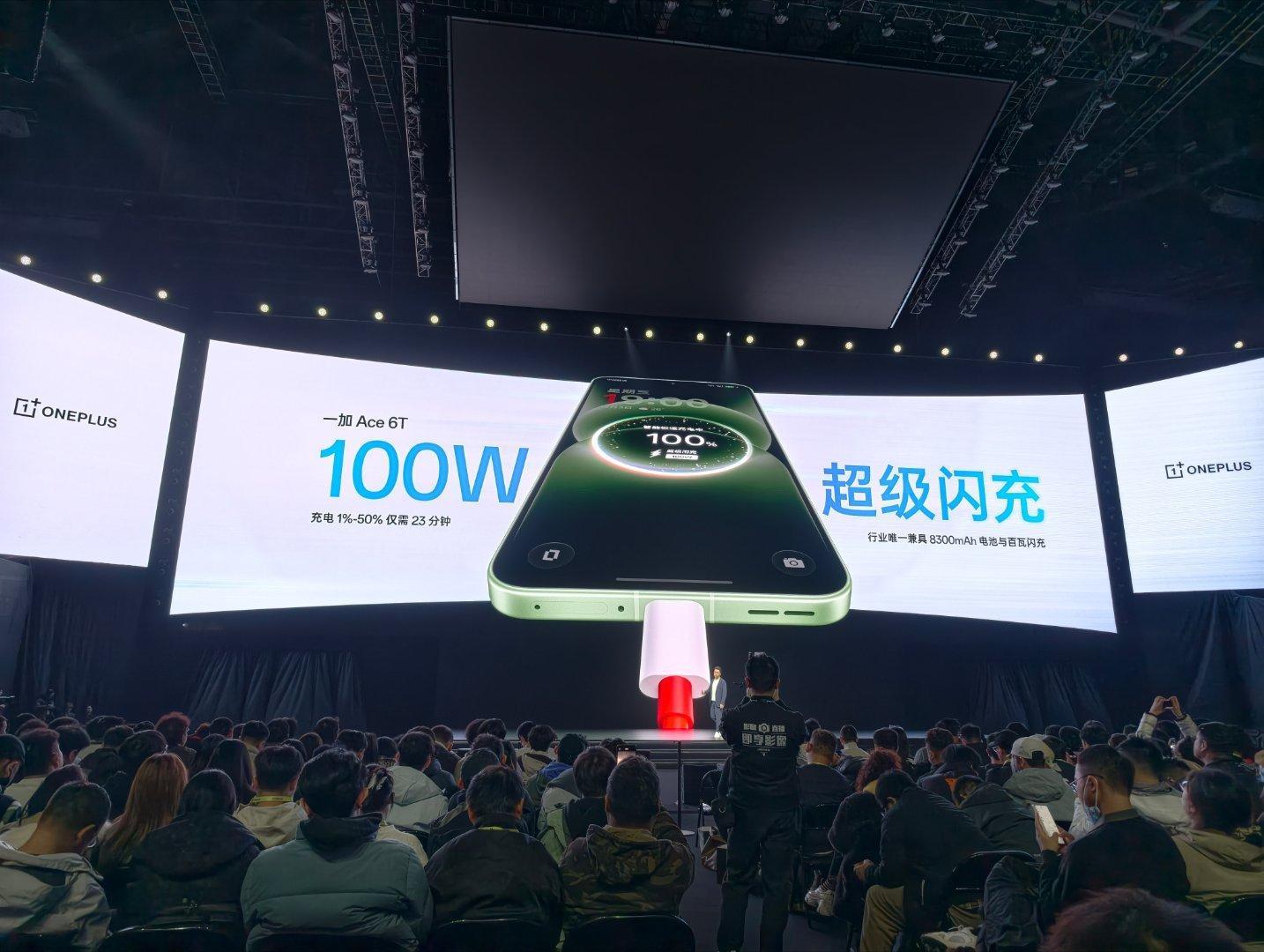 一加Ace6T8300毫安电池🔋！！！这续航好雷人啊 还有满级防水 耐用性拉满