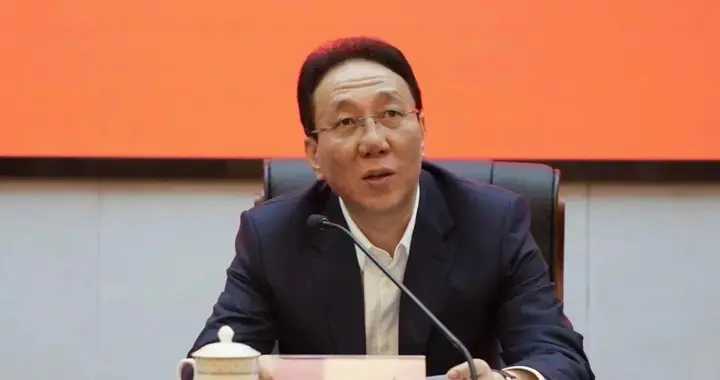 王正英，卸任云南省委秘书长；曾任云南省发改委副主任，云南省能源局局长等职