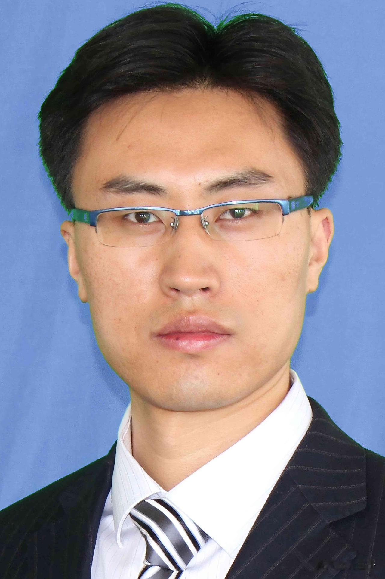 这不仅仅是白眼狼，更是汉奸行为。

自己国家培养的人才，若干年后却反过来参与制定