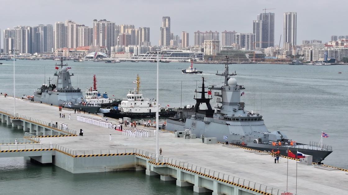 俄舰停靠湛江军港，恰逢南海军演，大国博弈更趋激烈

近期国际舞台上的一系列事件，