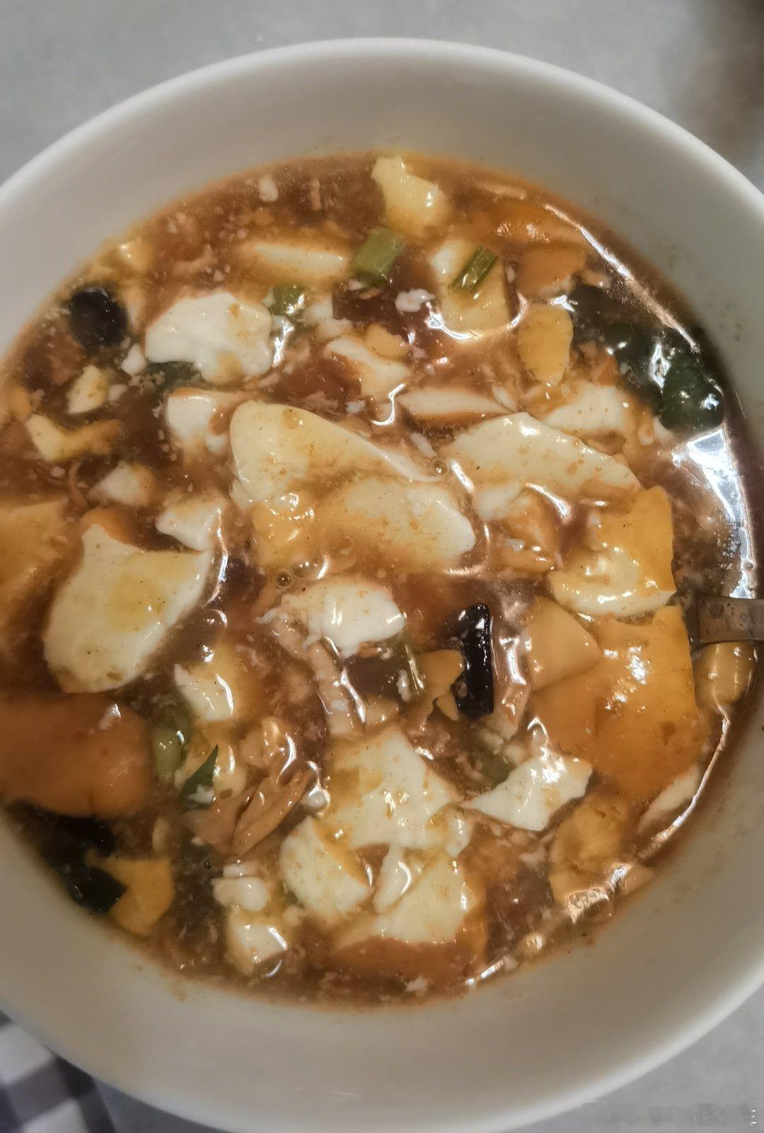 一碗豆腐脑，一套煎饼，今天吃的有点多 