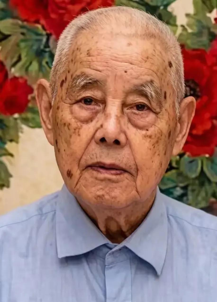 健在老红军范希贤爷爷，今年已108岁高龄。他13岁参加红军，亲历二万五千里长征，