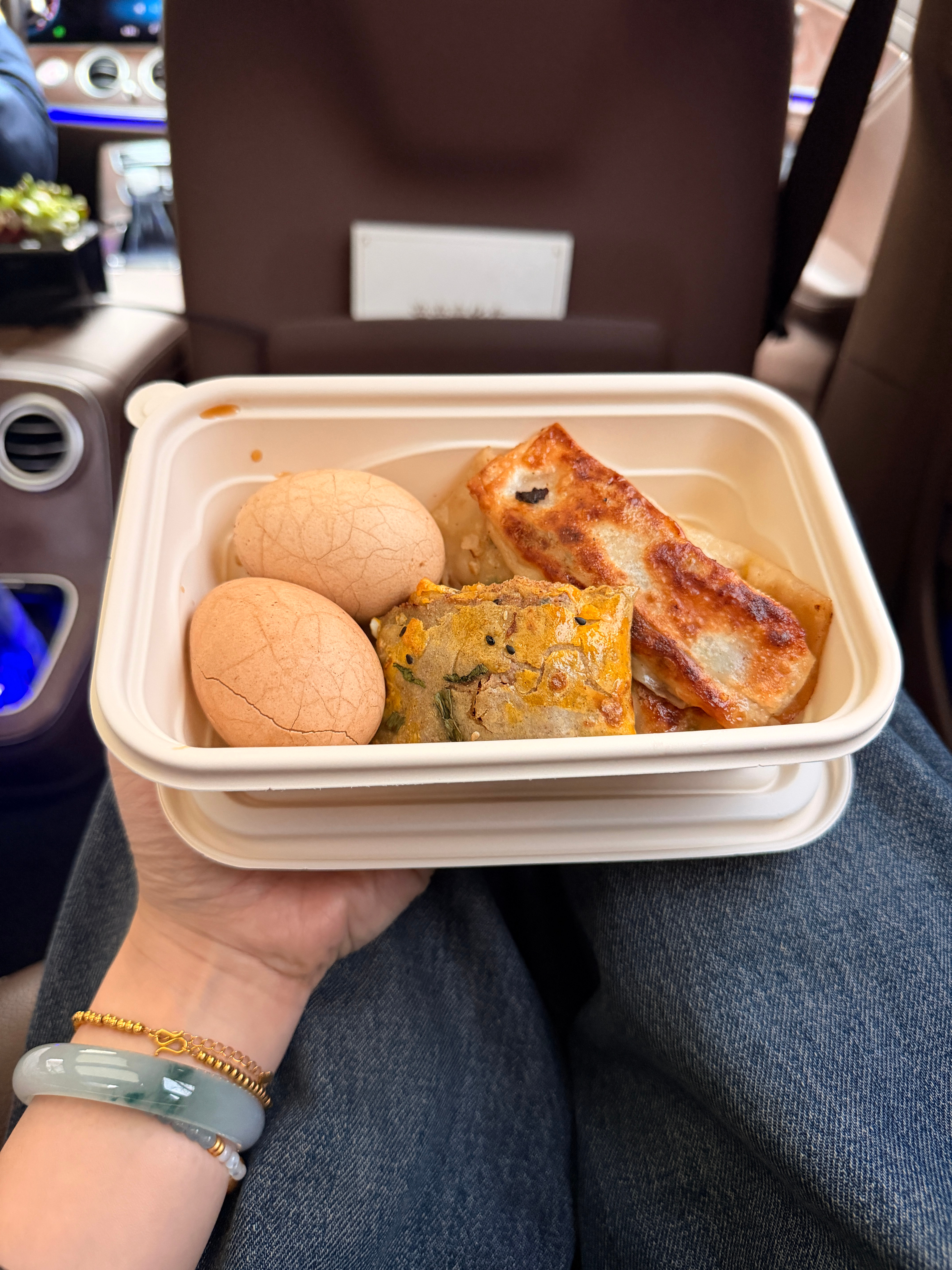 早火速装了份早餐，去干活啦！今天拍摄完✈️海南。 北京