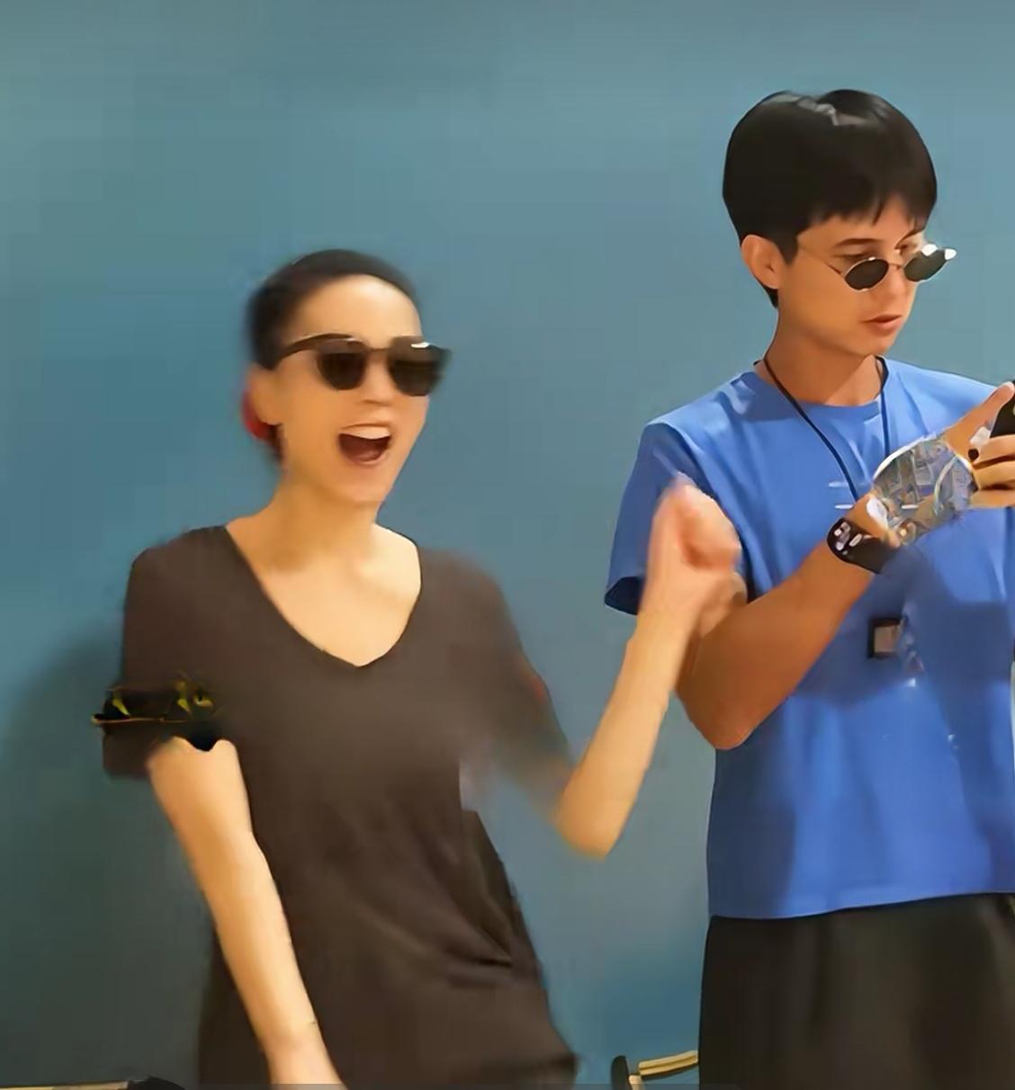 这次不高冷，特别兴奋，像个小姑娘一样。