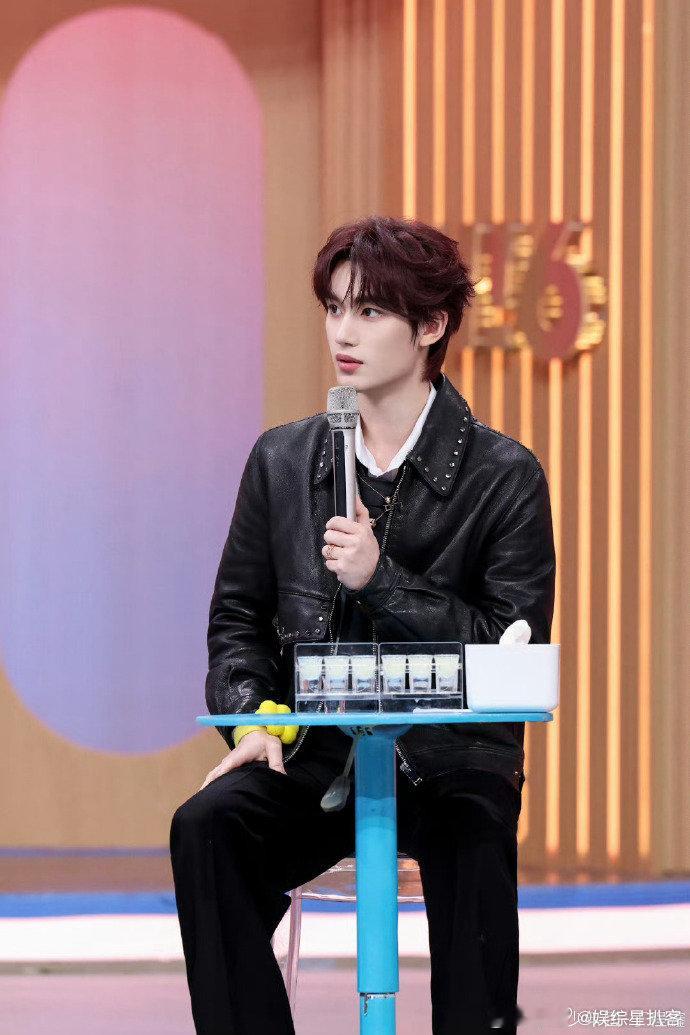 你好星期六新年全员心动 好六街大变身！全新 “恋与好六” 模式甜蜜上线，新年盲盒