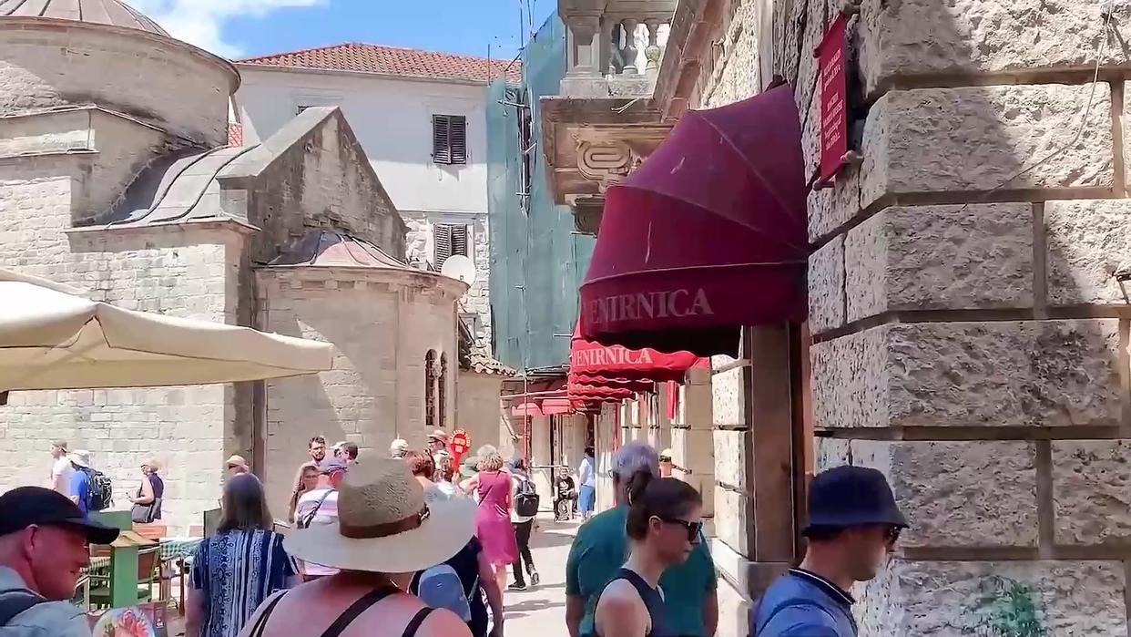 你说这日本到底在不在乎中国的这些游客呢？
有人说这是高市的自讨苦吃，这为了一时的