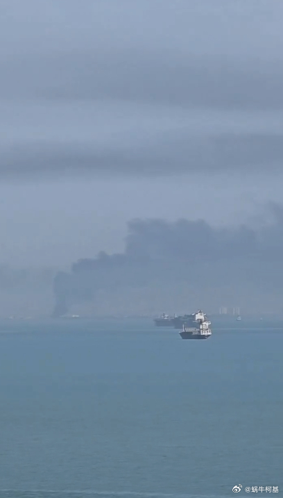 伊朗已无可供攻击的军舰，如今美国海军正对伊朗南部阿巴斯港的油轮发动袭击。清晨时分