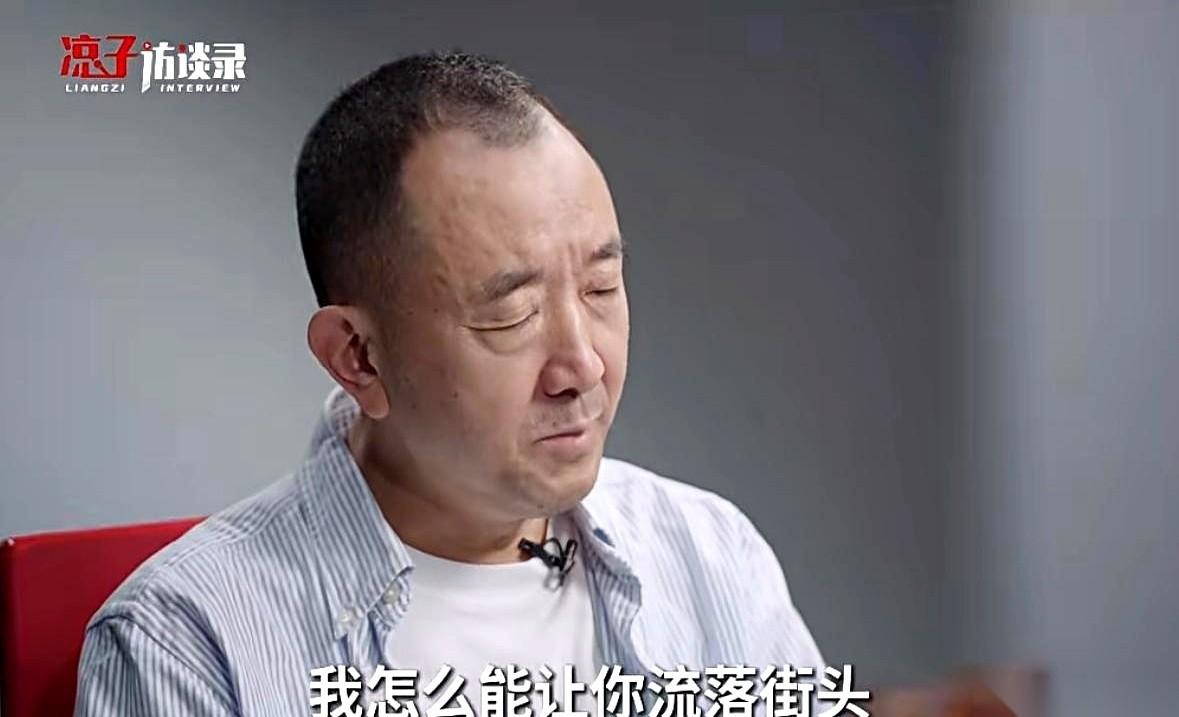 说起陈行甲，就绕不开那场“70万高薪”的风波。
那段时间，骂他的声浪像潮水一样，
