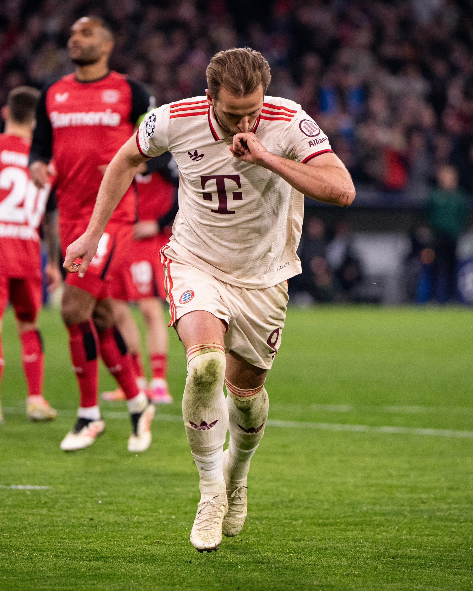 CRonaldo007哈里凯恩斯图加特0比5拜仁 🚨昨晚德甲赛场，凯恩替补登场