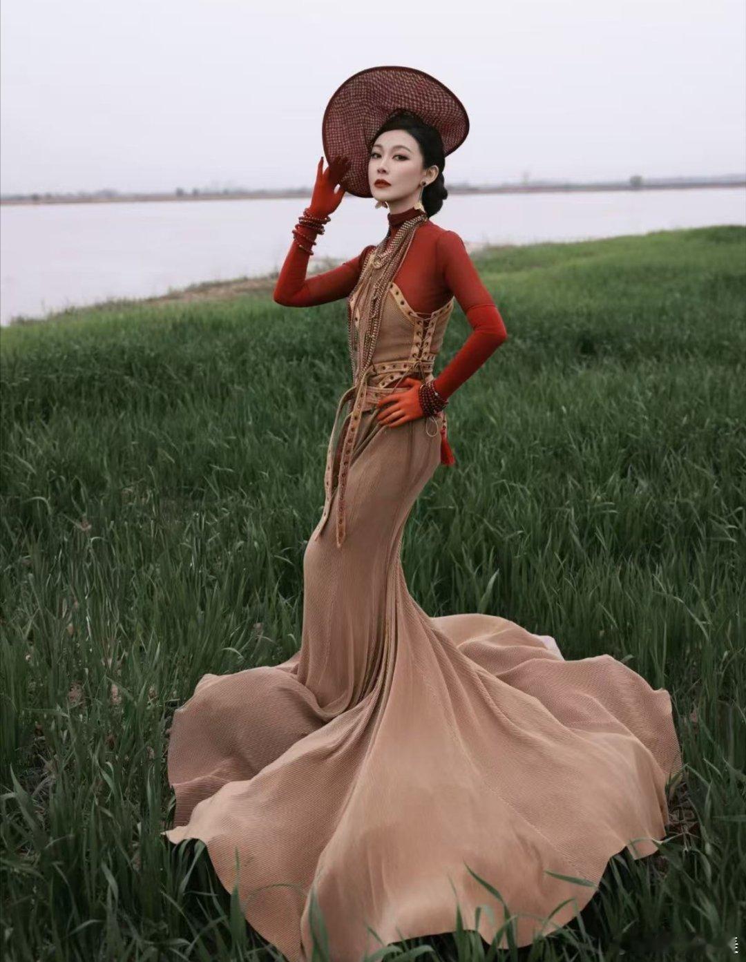 常思思在《天籁与少年》既是引路的引路人，又持续输出高质量舞台，实力与格局兼备，每