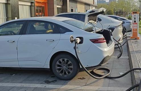 2026年以来，全国多地公共充电桩价格悄然上涨，主因3月1日起取消固定峰谷电价，