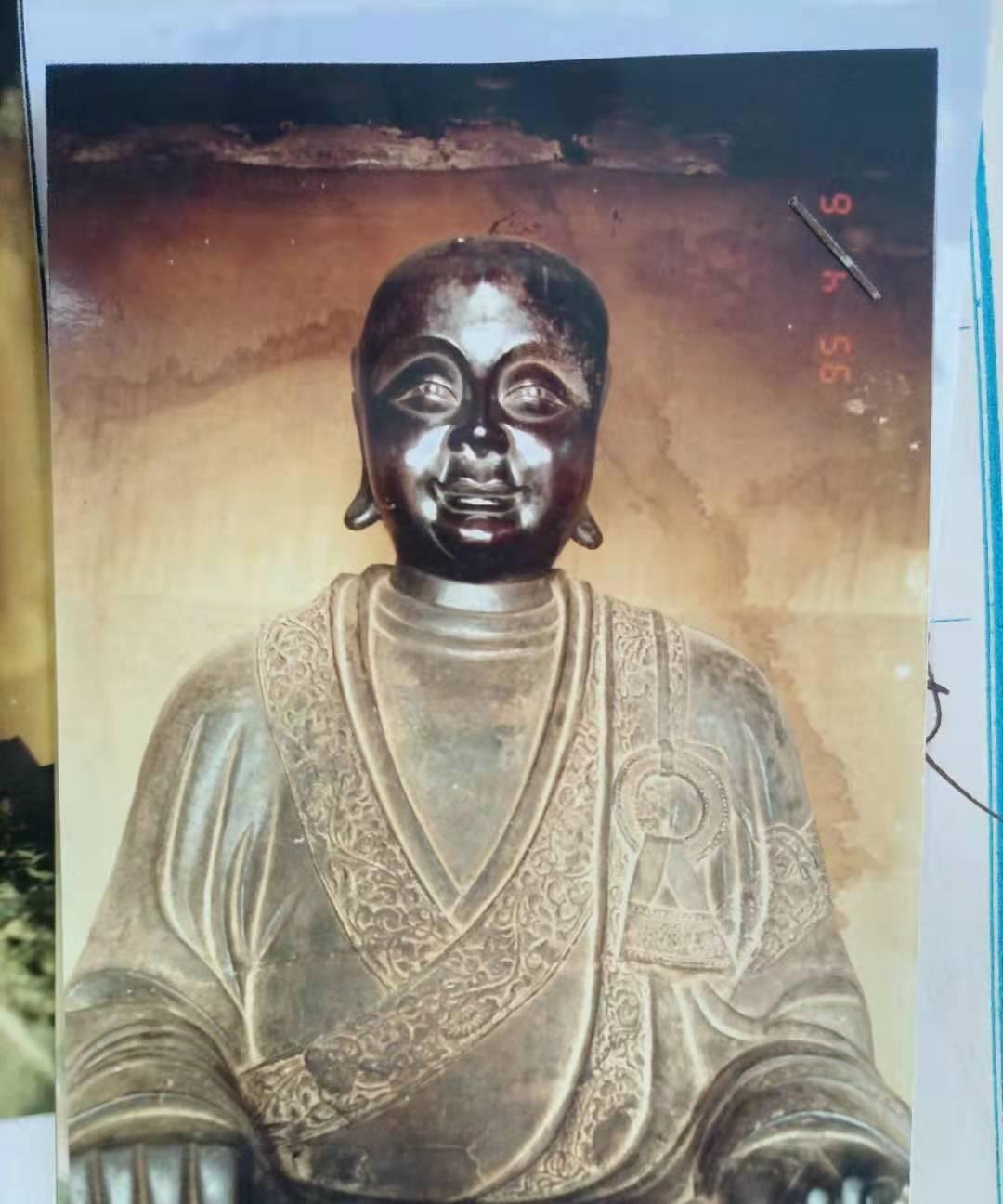 “必须严查！”近期，有游客在北京观复博物馆参观时，发现展柜里一尊铜造像越看越眼熟