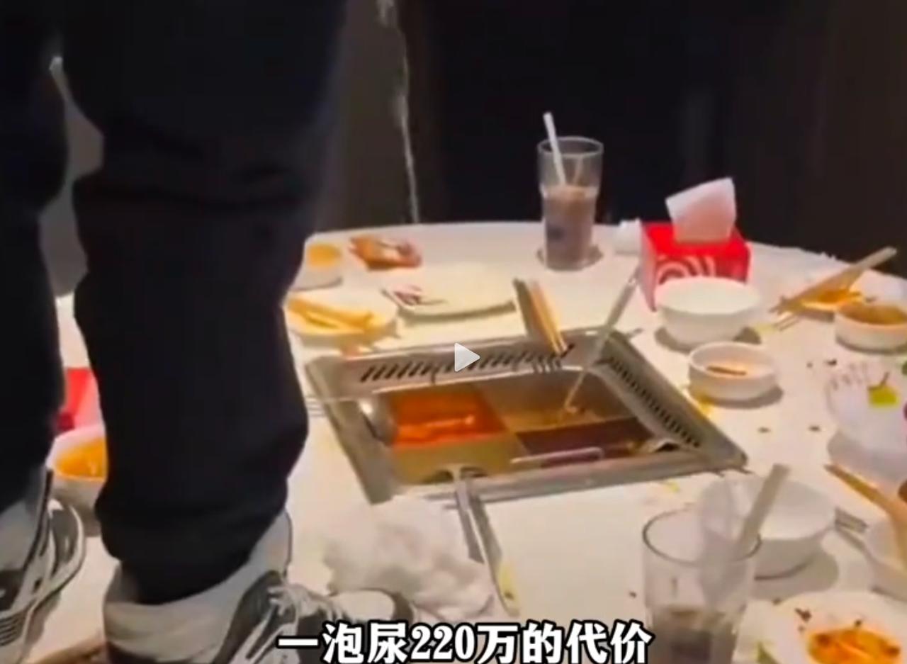 谁的一泡尿能值220万！这个魔丸的还不止这个价。
在今年上半年，有两个未成年在海