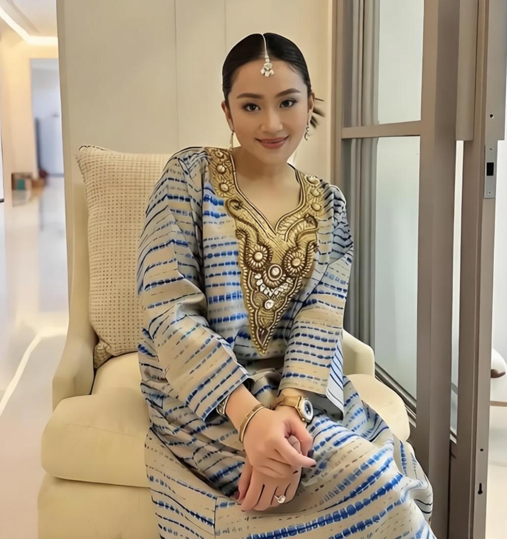 他信家族重返泰国政坛。
 
2月13日，阿努廷在召开记者会时明确表示，自豪党与为