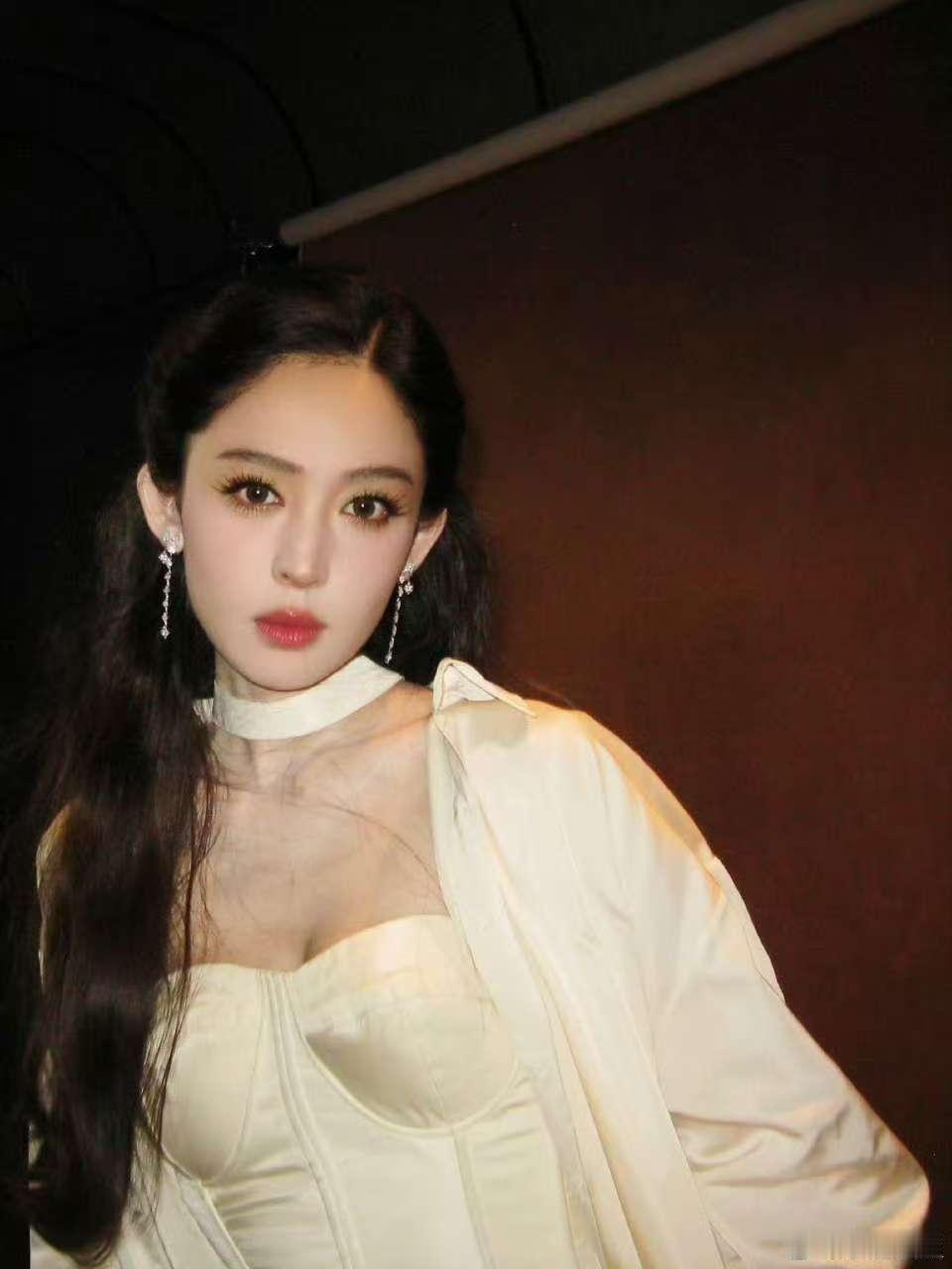 娜扎你好星期六行程娜扎你好星期六录制娜扎你好星期六行程，不错不错，[太开心][太
