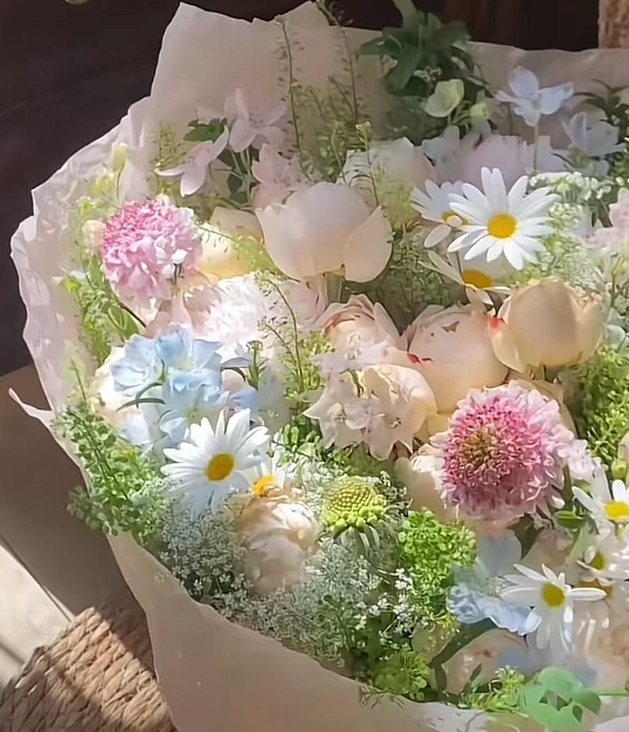 百合网创始人慕岩，朋友圈“化缘”？他的工作和生活为啥粘一起了？

他经营的市场萎
