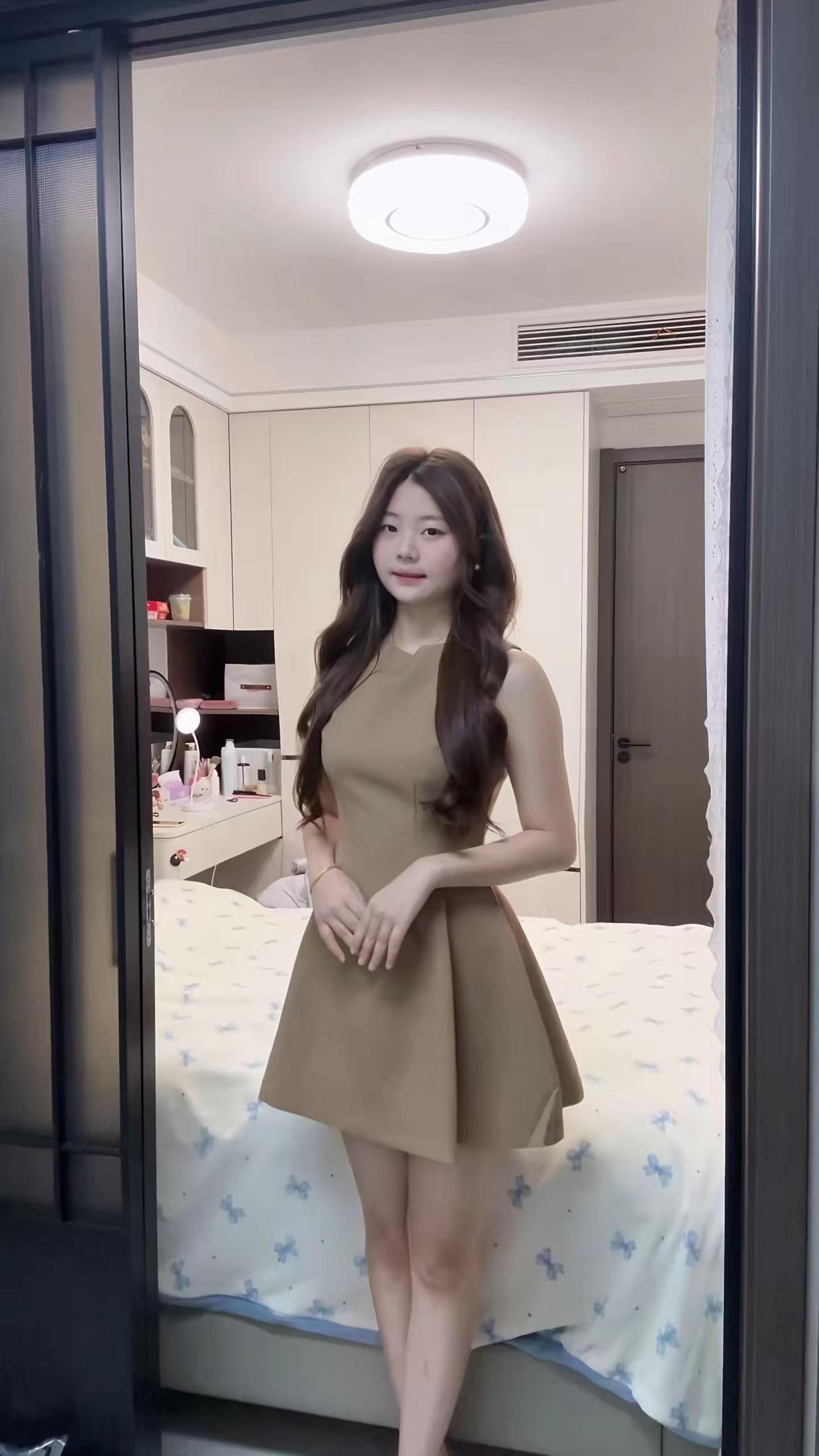 连衣裙合集～ 短裙合集ta来啦～大家帮我看看哪个适合我～所有裙子都在➗窗哦今天穿
