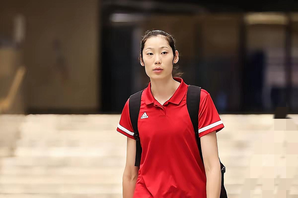 朱婷这波操作，真的把“职业”和“人情味”拿捏得死死的！


本来俱乐部给她的假期