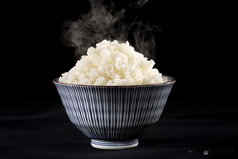 人间烟火气，最抚凡人心。在温暖的春日里，好好吃饭，便是对生活最温柔的回应。今天的