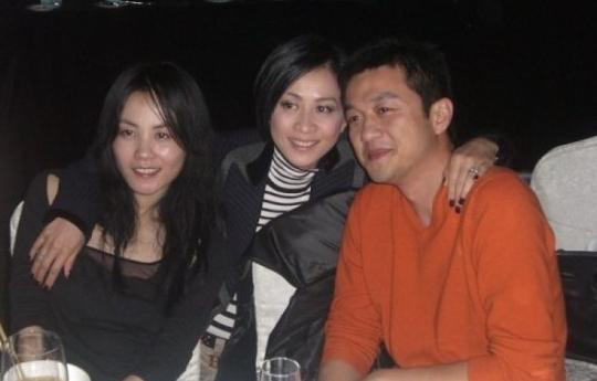 很多人看不懂王菲当年为何选李亚鹏。

不是因为他帅，也不是死缠烂打，而是这男人骨