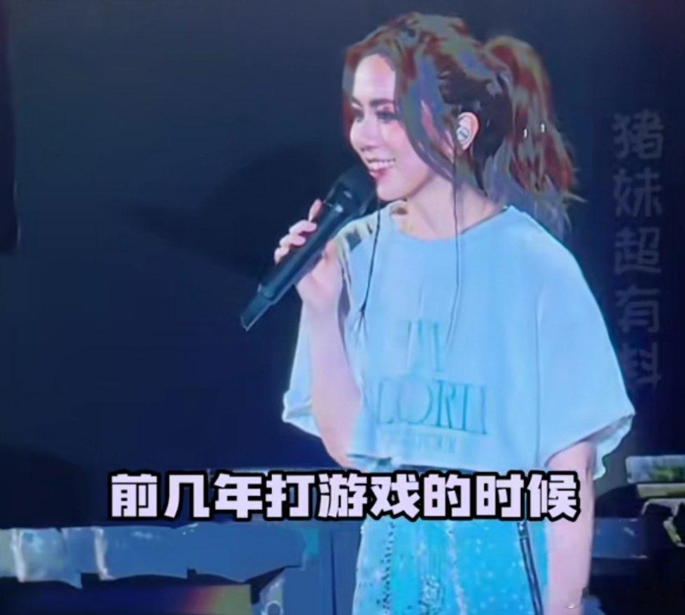 #邓紫棋说打游戏认识了好朋友# 别人打游戏能和邓紫棋成为好朋友，我打游戏只能被队
