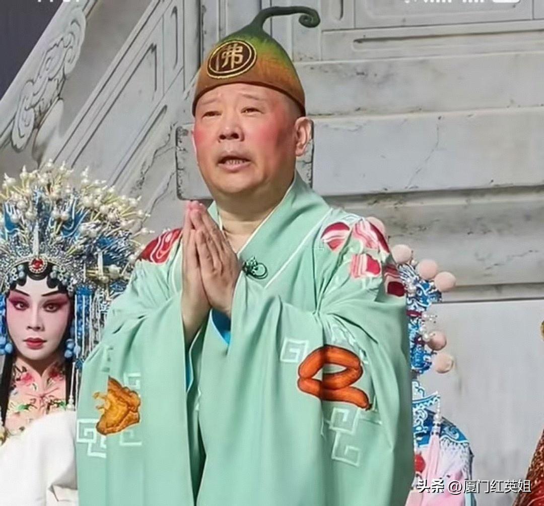 53岁的郭德纲这次惹麻烦了
大小轻重还未知
已被地方文旅局立案调查
他的济公扮相