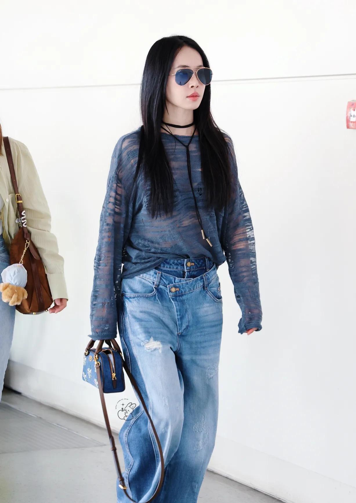 蔡依林这穿搭太有辨识度了，又美又飒，直接焊在身上！
 
蔡依林机场造型 明星私服