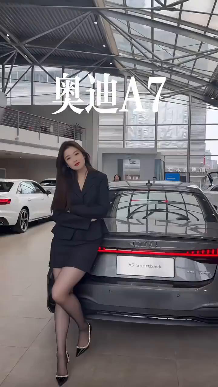 奥迪A7。