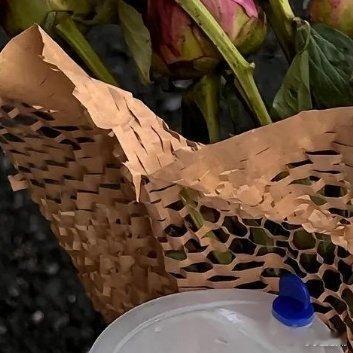 最大的孝顺是给父母耐心我们总把最坏的脾气留给父母，把耐心给了外人。父母多问两句，