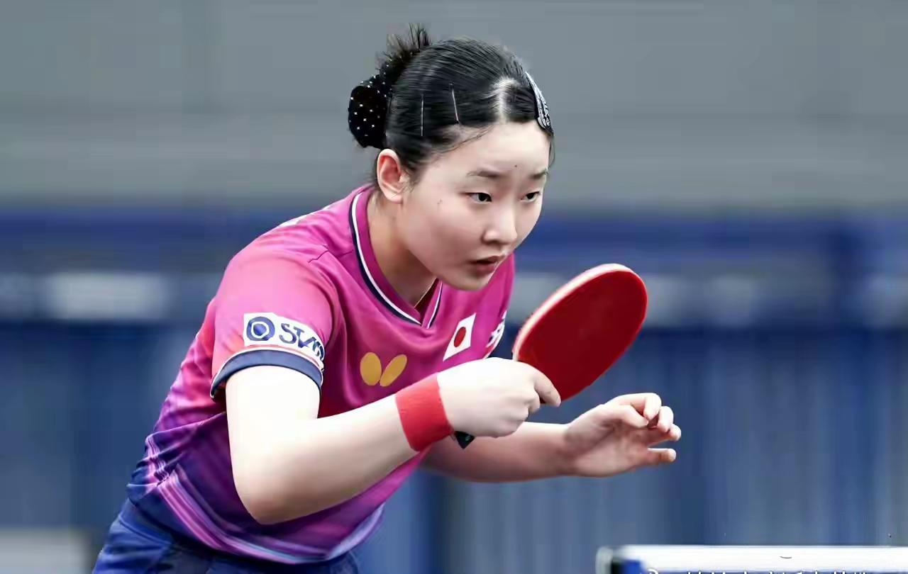 【伦敦世乒赛日乒首秀，张本美和一上来就打了11-0，英格兰选手蒂亚纳.于懵了】这