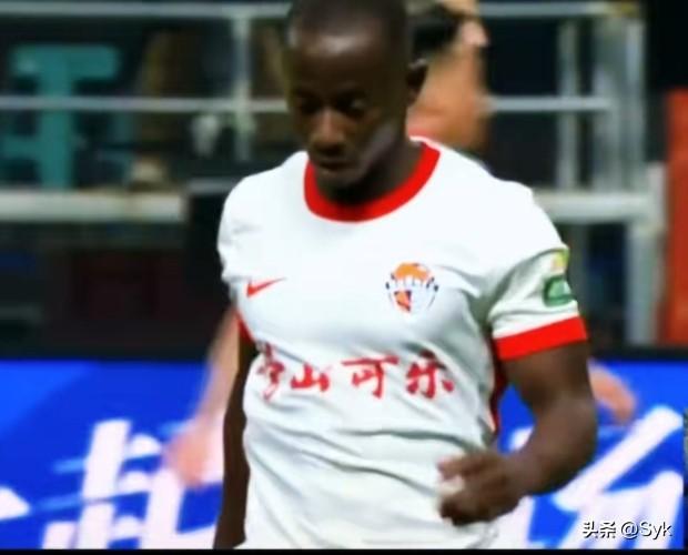 刚刷到美职联给叶博亚开了终身禁赛，原因是他当年在美职联参与赌球。可人家现在已经在